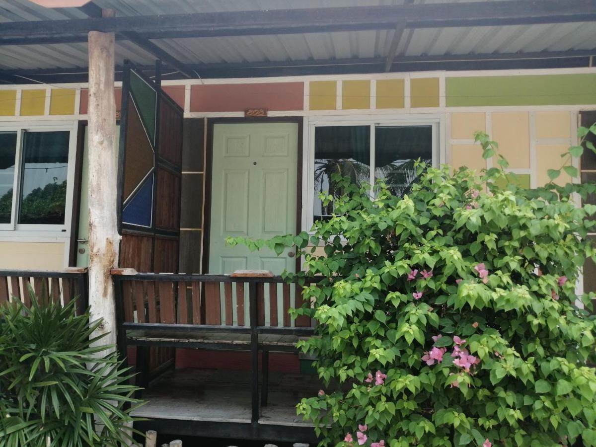Nang Phraya Resort Phayuha Khirim Exterior foto